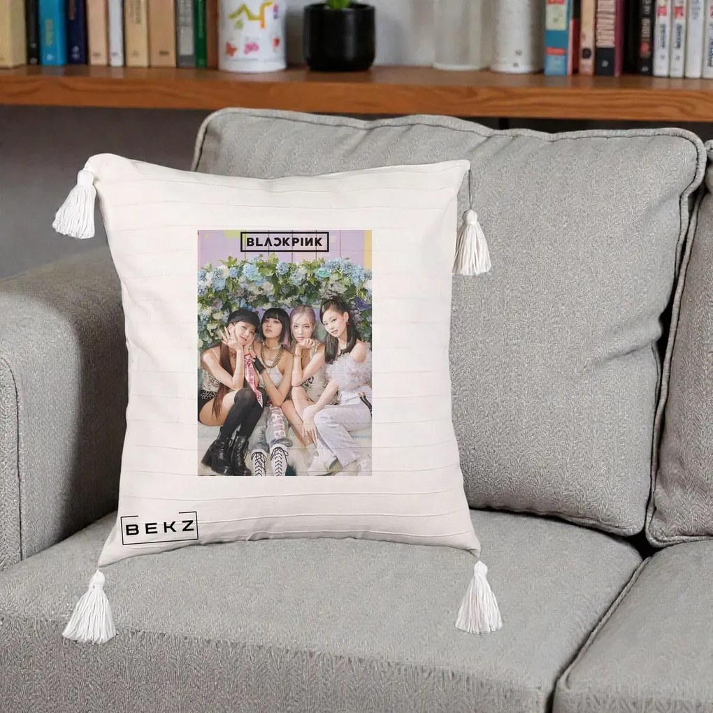 Perna Personalizata K-pop BLACKPINK Foto Grup, 40x40 cm, Bej cu Franjuri, Husa Detasabila, Perna Inclusa, BEKZ®