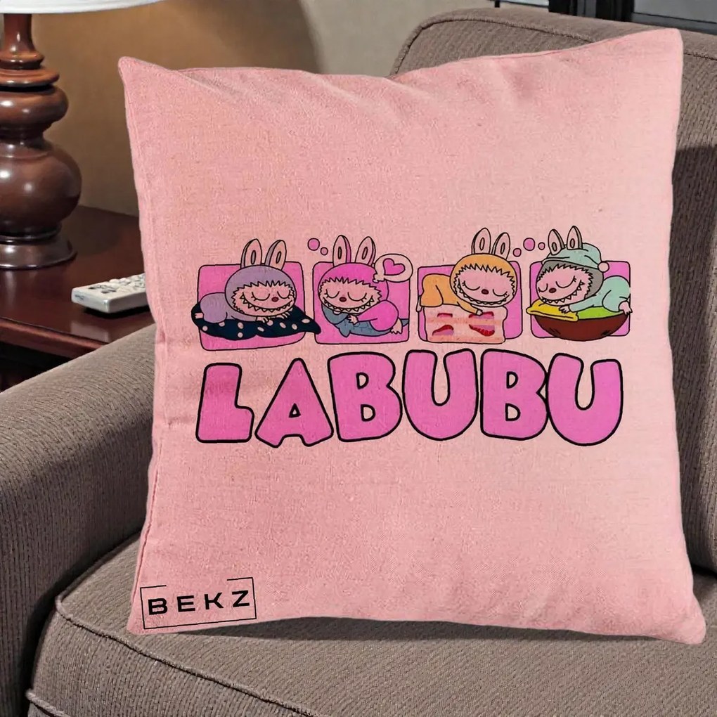 Perna Personalizata Labubu Sleeping Quad, 40x40 cm, Roz, Husa Detasabila, Perna Inclusa, BEKZ®