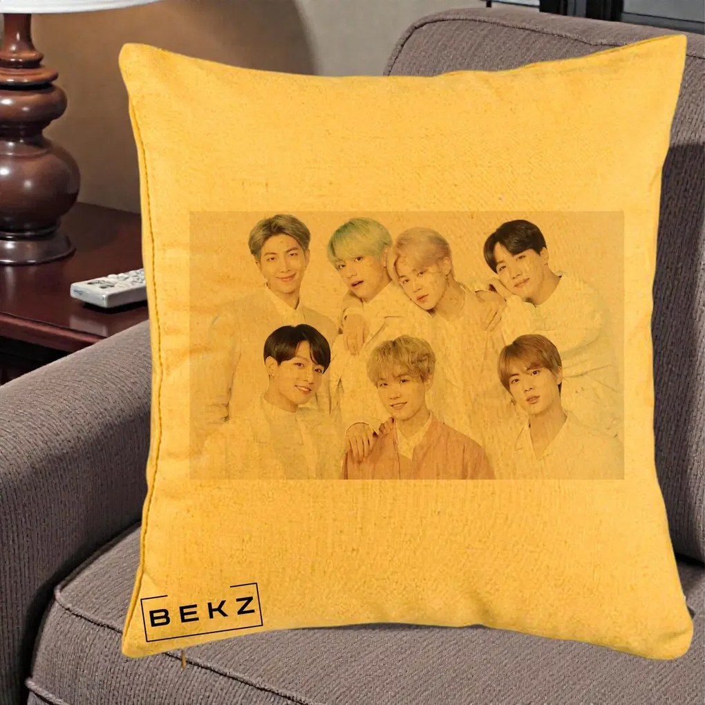 Perna Personalizata K-pop BTS Foto Grup Landscape Pastel, 40x40 cm, Galben, Husa Detasabila, Perna Inclusa, BEKZ®