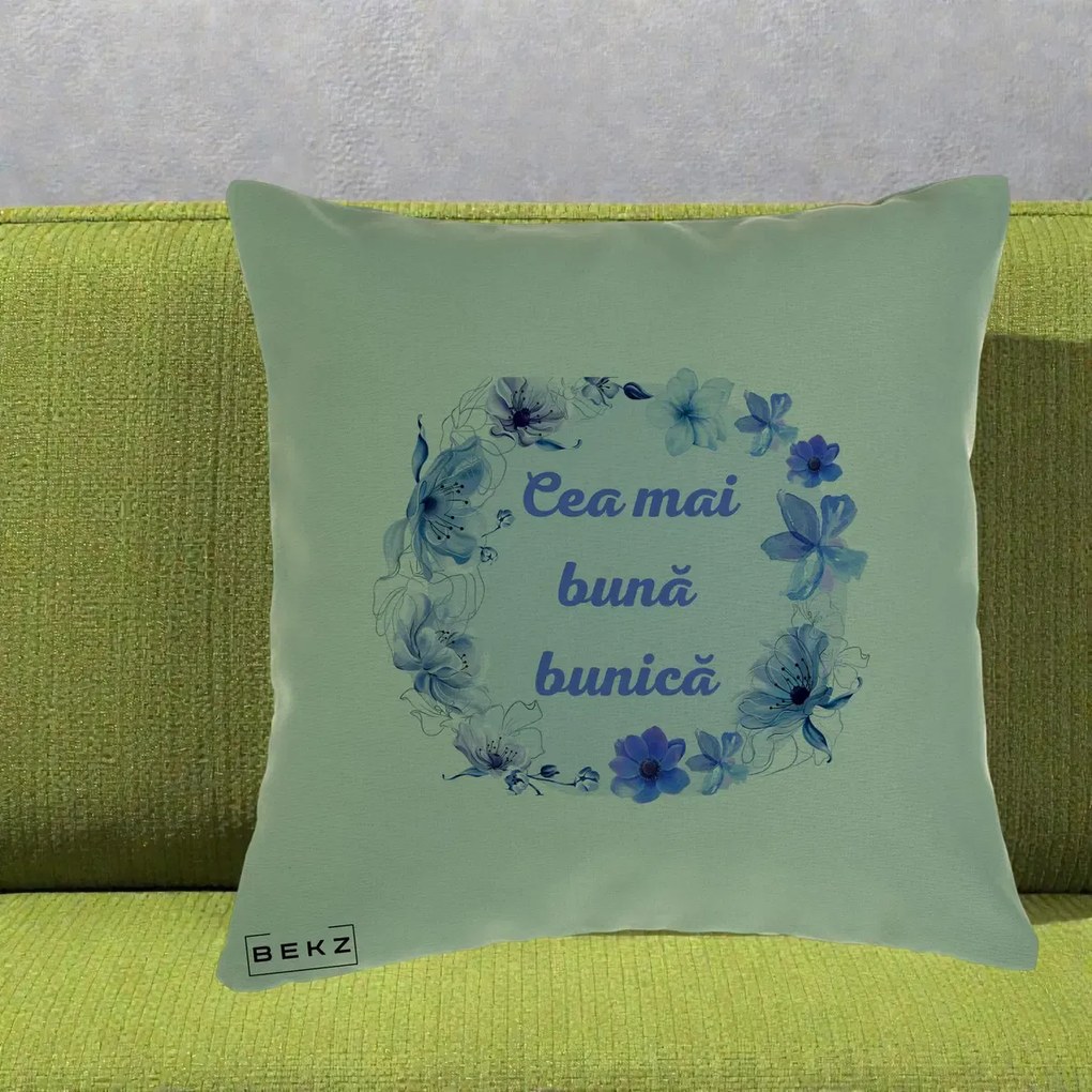 Cadou pentru Bunica - Perna Personalizata Cea Mai Buna Bunica Coronita Flori Albastre Acuarela, 40x40 cm, Verde, Husa Detasabila, Perna Inclusa, BEKZ®