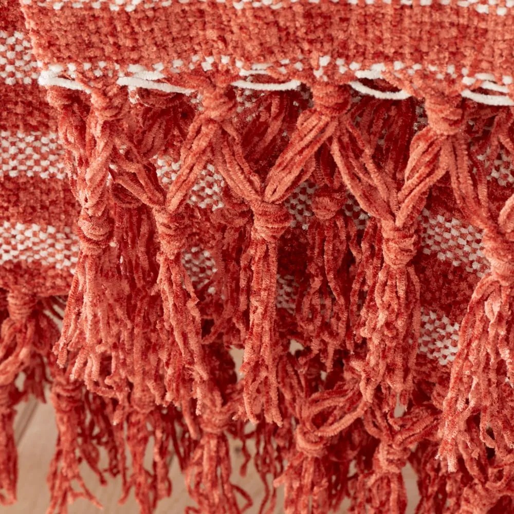 Pătură roșie/portocalie din catifea 130x170 cm Stripe Chenille – Catherine Lansfield