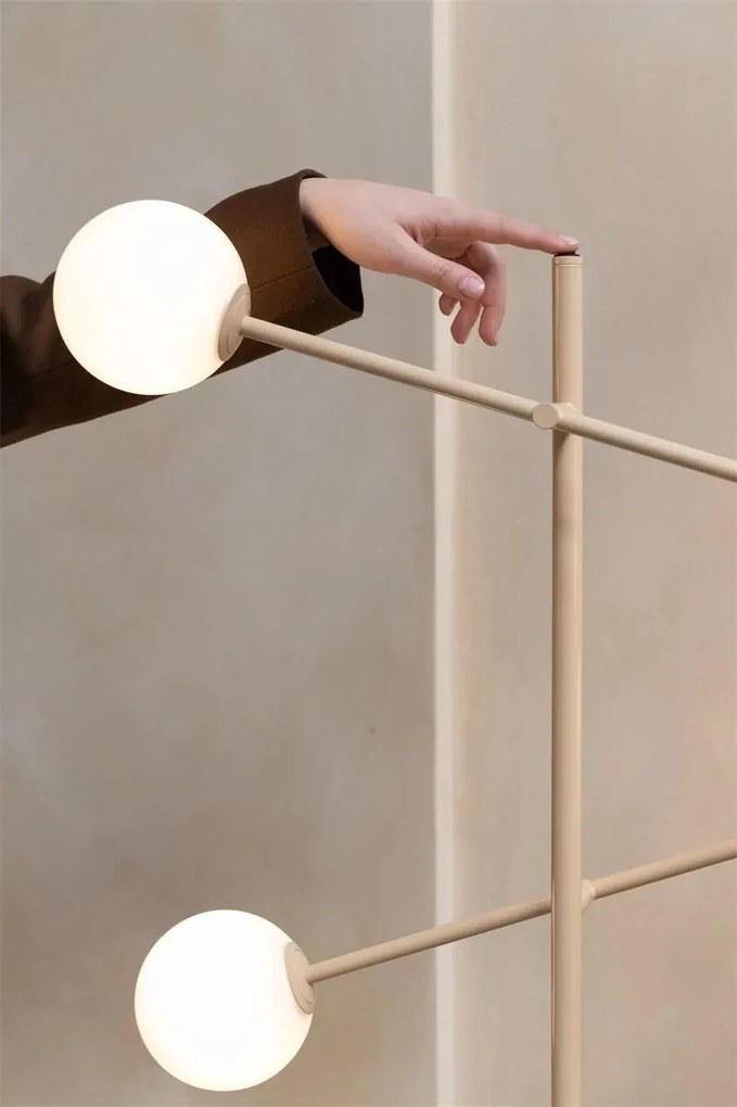 Lampadar cu 4 globuri sticla si metal bej Copenhagen