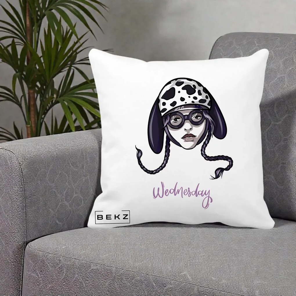 Perna Personalizata Wednesday Addams cu Caine Dalmatian, 40x40 cm, Alba Mata, Husa Detasabila, Perna Inclusa, BEKZ®