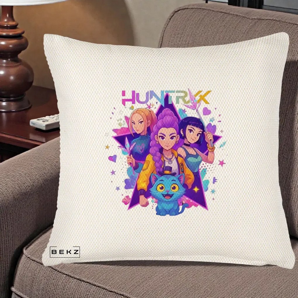 Perna Personalizata K-pop HUNTRX Trio cu Pisica Stele, 40x40 cm, Crem Reliefat, Husa Detasabila, Perna Inclusa, BEKZ®