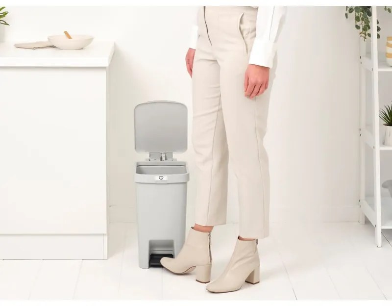 Coș cu pedală Brabantia StepUp 1008480, 16 L, Materiale ecologice, Deschidere mare, Gri deschis