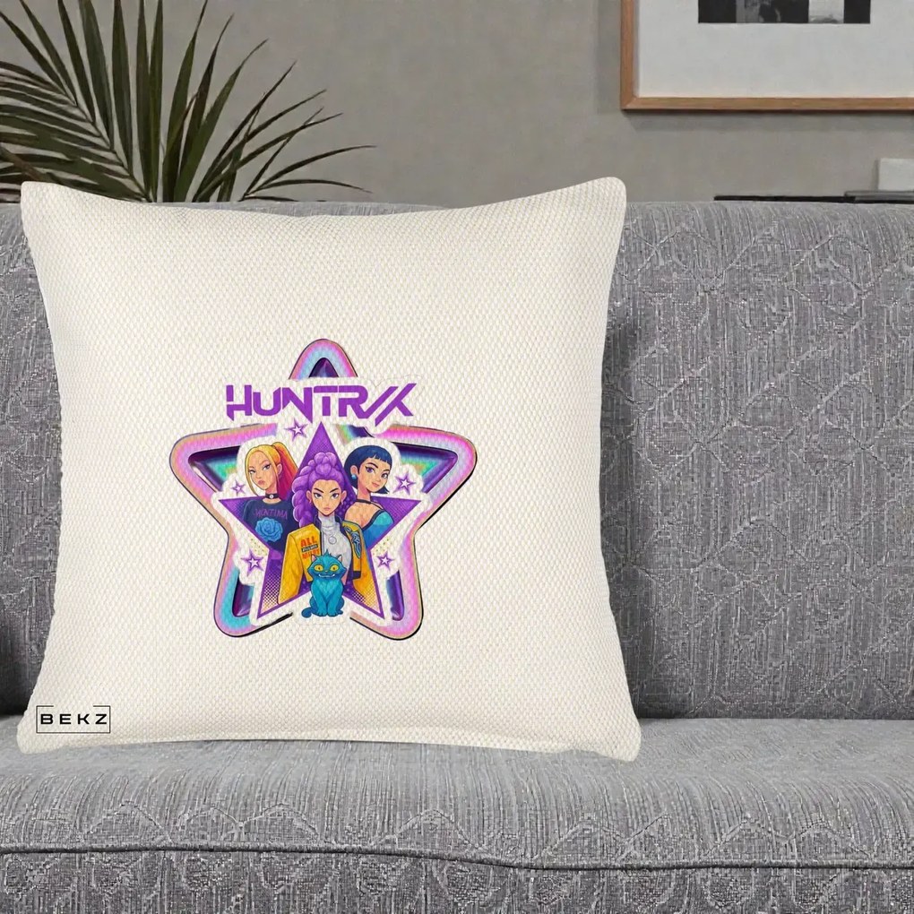 Perna Personalizata K-pop HUNTRX Trio Stea cu Pisica, 40x40 cm, Crem Reliefat, Husa Detasabila, Perna Inclusa, BEKZ®