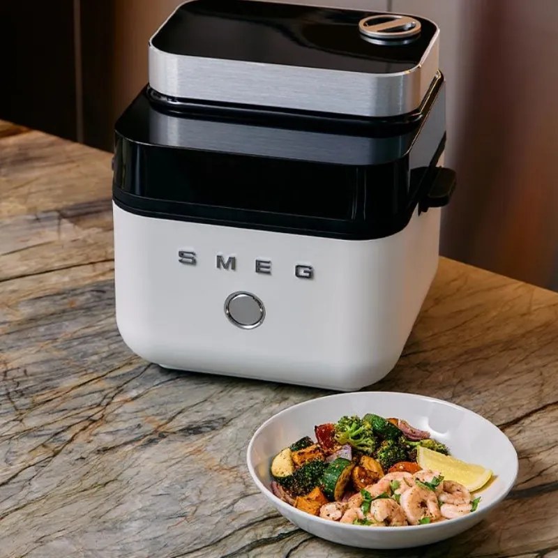 Friteuza cu aer cald Smeg Collezione AFC01WHMAU, 1450 W, 7,3 l, 40-200 °C, 7 programe, Mod dublu, Comandă tactila, Timer, LED, Alb