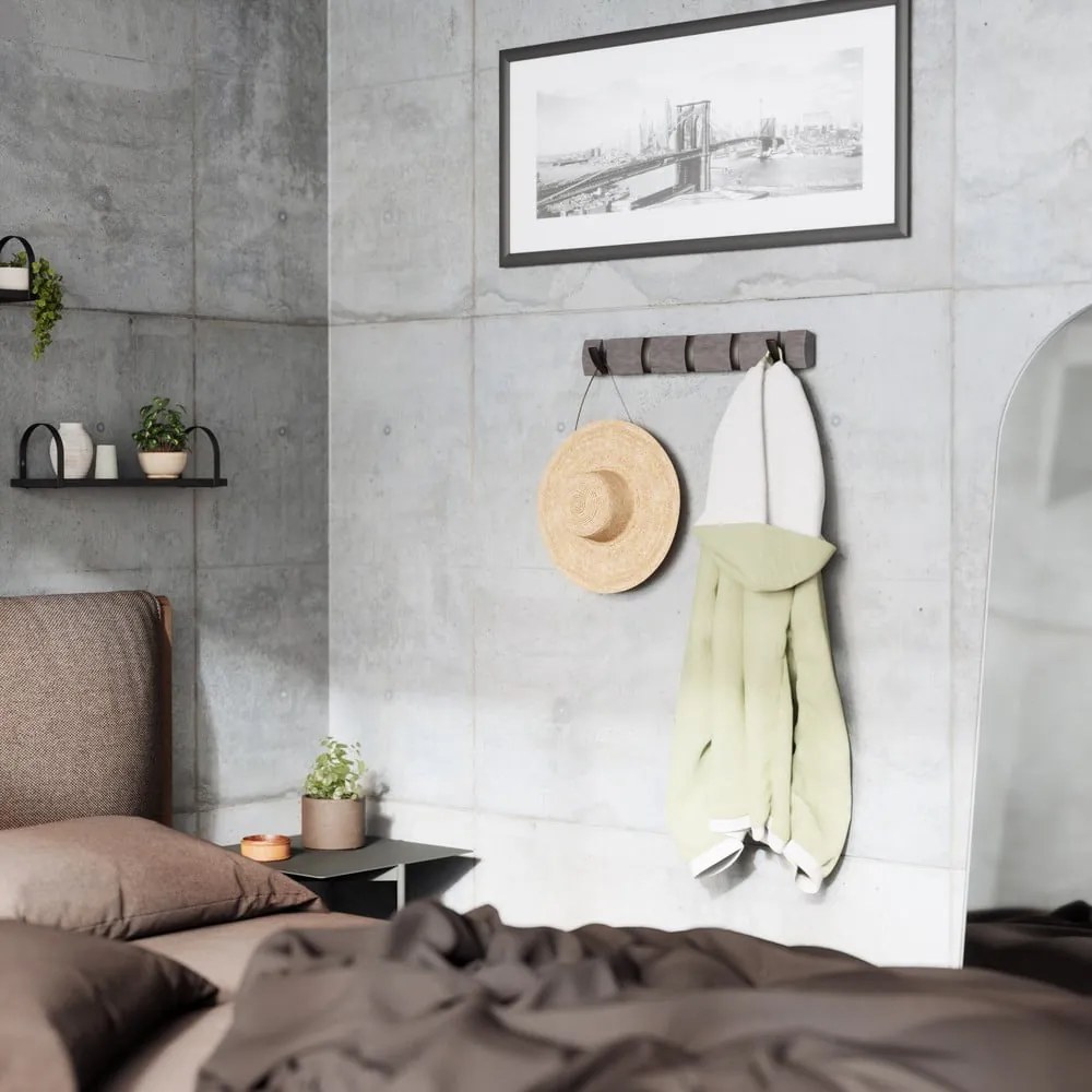 Cuier de perete gri deschis din lemn masiv de plop Flip – Umbra