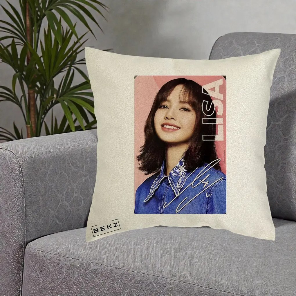 Perna Personalizata K-pop BLACKPINK Lisa cu Semnatura, 40x40 cm, Ecru, Husa Detasabila, Perna Inclusa, BEKZ®