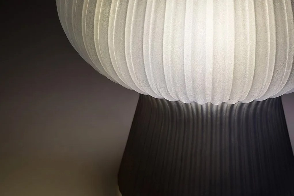 Veioza/Lampa de masa decorativa, Vinelle fumurie