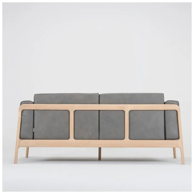 Canapea din piele bovină cu structură din lemn masiv de stejar Gazzda Fawn, gri închis