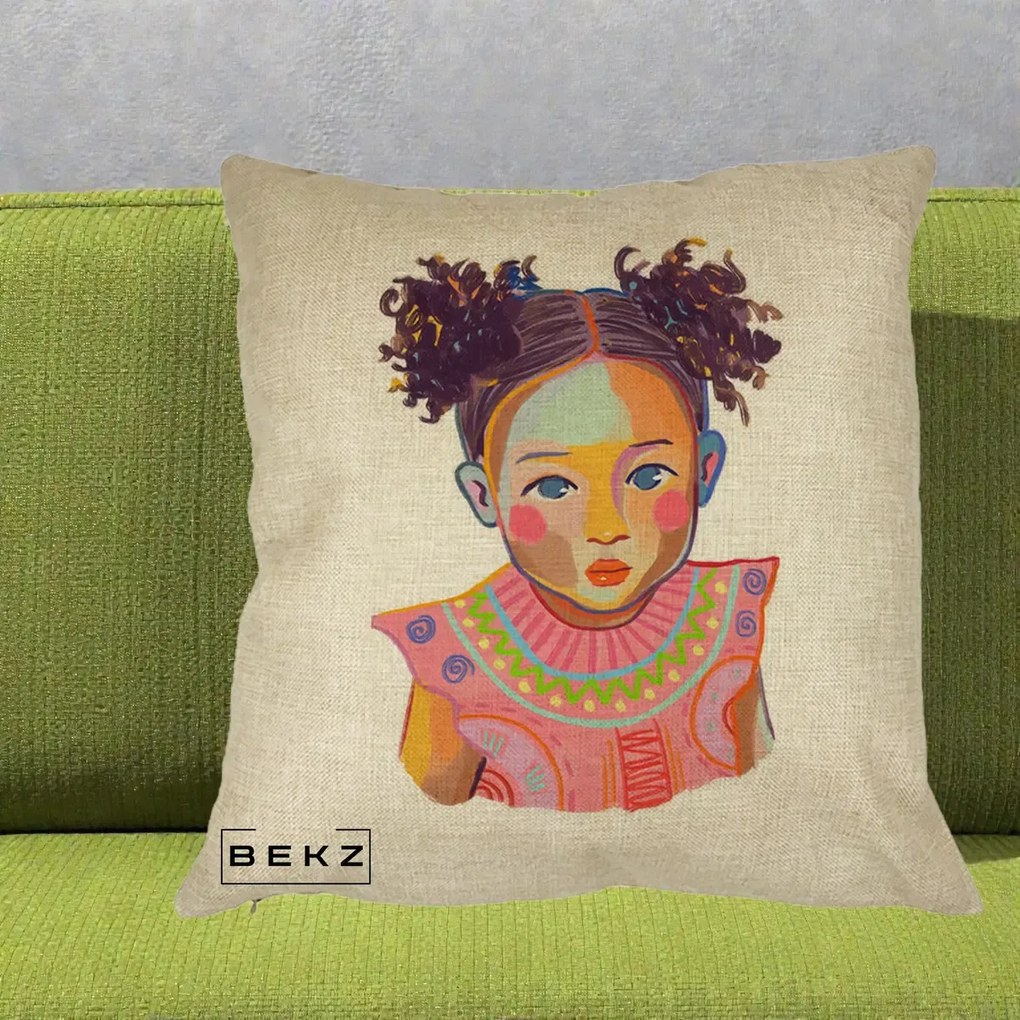 Perna Decorativa Fetita Vesela Portret Colorat, 40x40 cm, Crem, Husa Detasabila, Perna Inclusa, BEKZ®