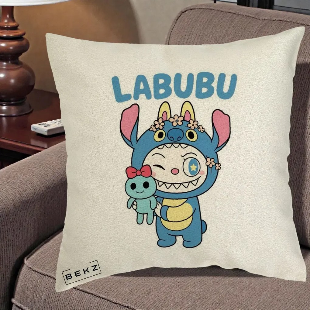 Perna Personalizata Labubu x Stitch cu Flori, 40x40 cm, Ecru, Husa Detasabila, Perna Inclusa, BEKZ®