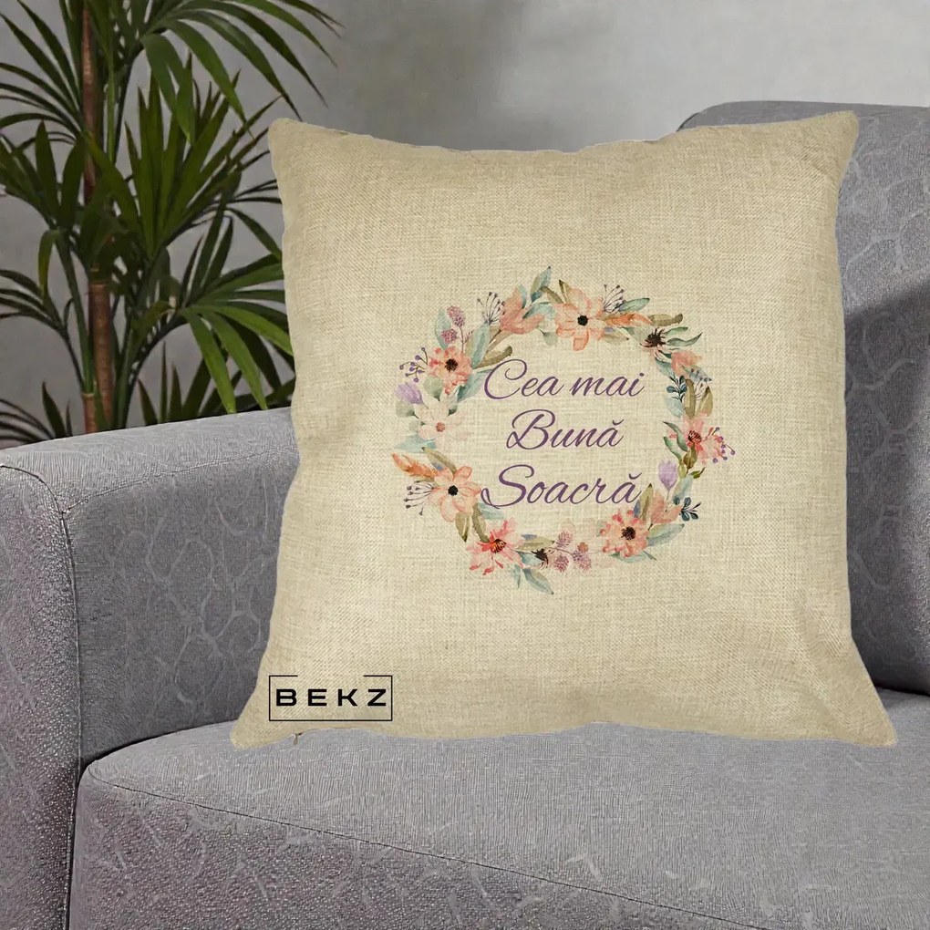 Cadou pentru Soacra - Perna Personalizata Cea mai Buna Soacra cu Coronita Flori Boho Pastel, 40x40 cm, Crem, Husa Detasabila, Perna Inclusa, BEKZ®