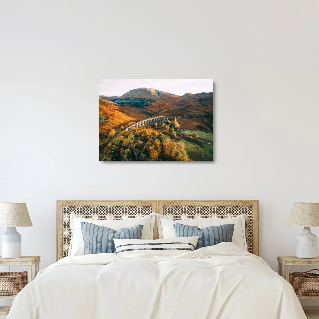 Tablou pe sticlă cu pod în valea din Scoția (70x50 cm)