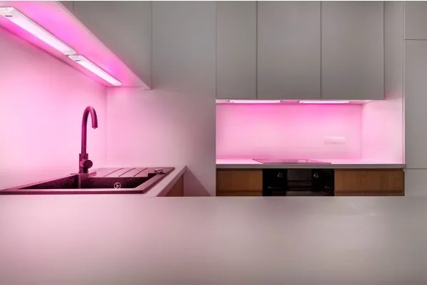 Osram - Lampă LED RGBW dimabilă pentru montaj sub dulap, cu senzor, LINEAR EDGE LED/8W/230V, alb + telecomandă