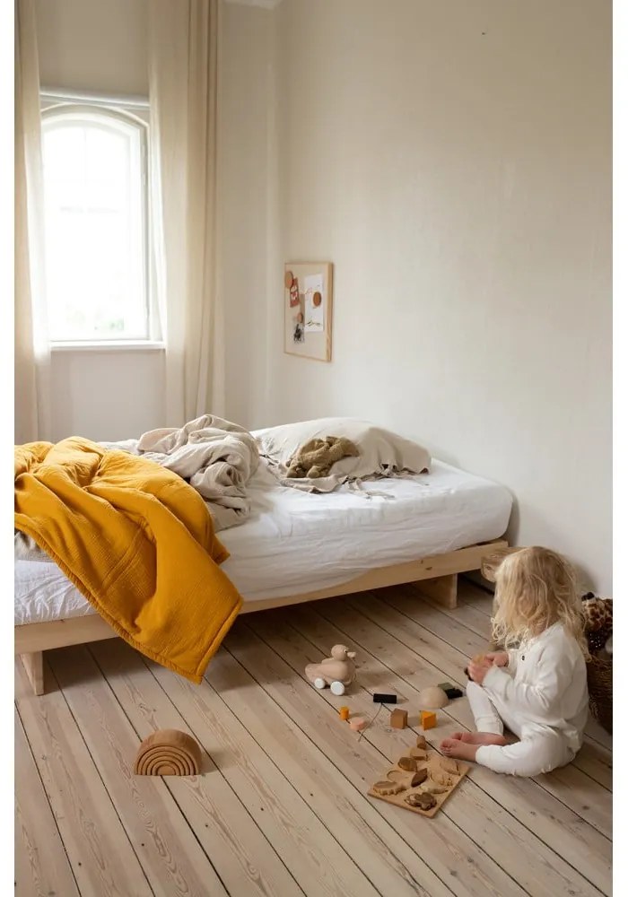 Pat în culoare naturală din lemn masiv de pin cu somieră 120x200 cm Kanso – Karup Design