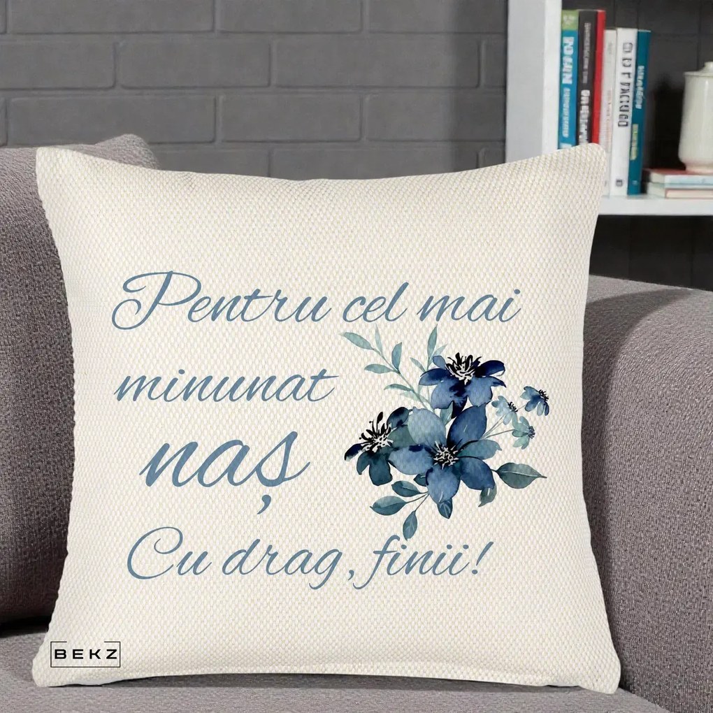 Cadou pentru Nas - Perna Personalizata Pentru Cel mai Minunat Nas Cu drag Finii, 40x40 cm, Crem Reliefat, Husa Detasabila, Perna Inclusa, BEKZ®