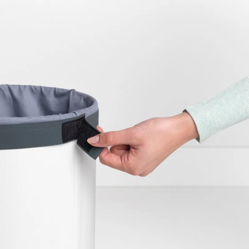 Cos de rufe Brabantia 90300239, 35 L, Capac din pluta, Umplere fara deschidere, Gauri ventilatie, Alb