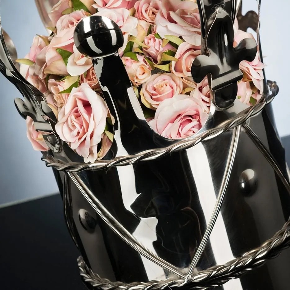 Aranjament floral din trandafiri si vas metalic in forma de coroana CROWN roz 1142105.33 rosa