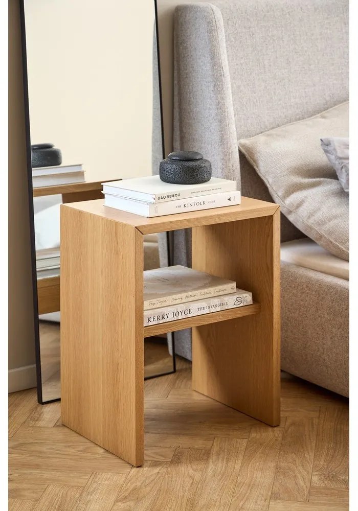 Noptieră în culoare naturală cu aspect de lemn de stejar Arlon – Actona