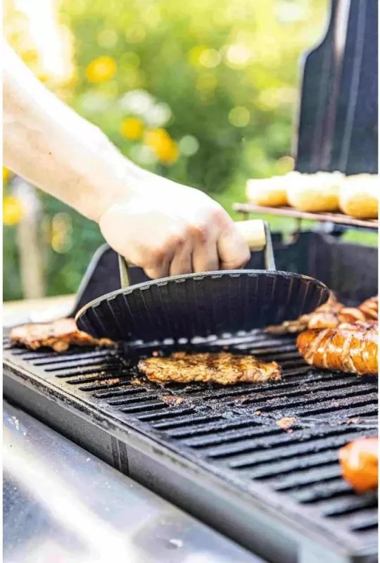 Presa pentru carne Kinghoff KH 1759, 18 cm, Maner lemn, Fonta