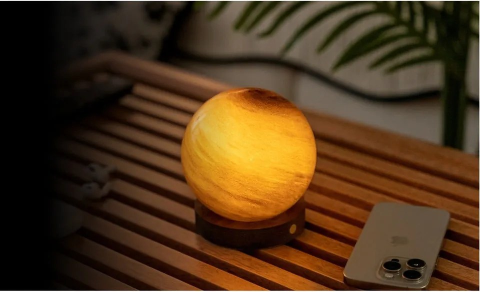 Decorațiune luminoasă maro închis cu USB ø 8 cm Sand Storm – Gingko