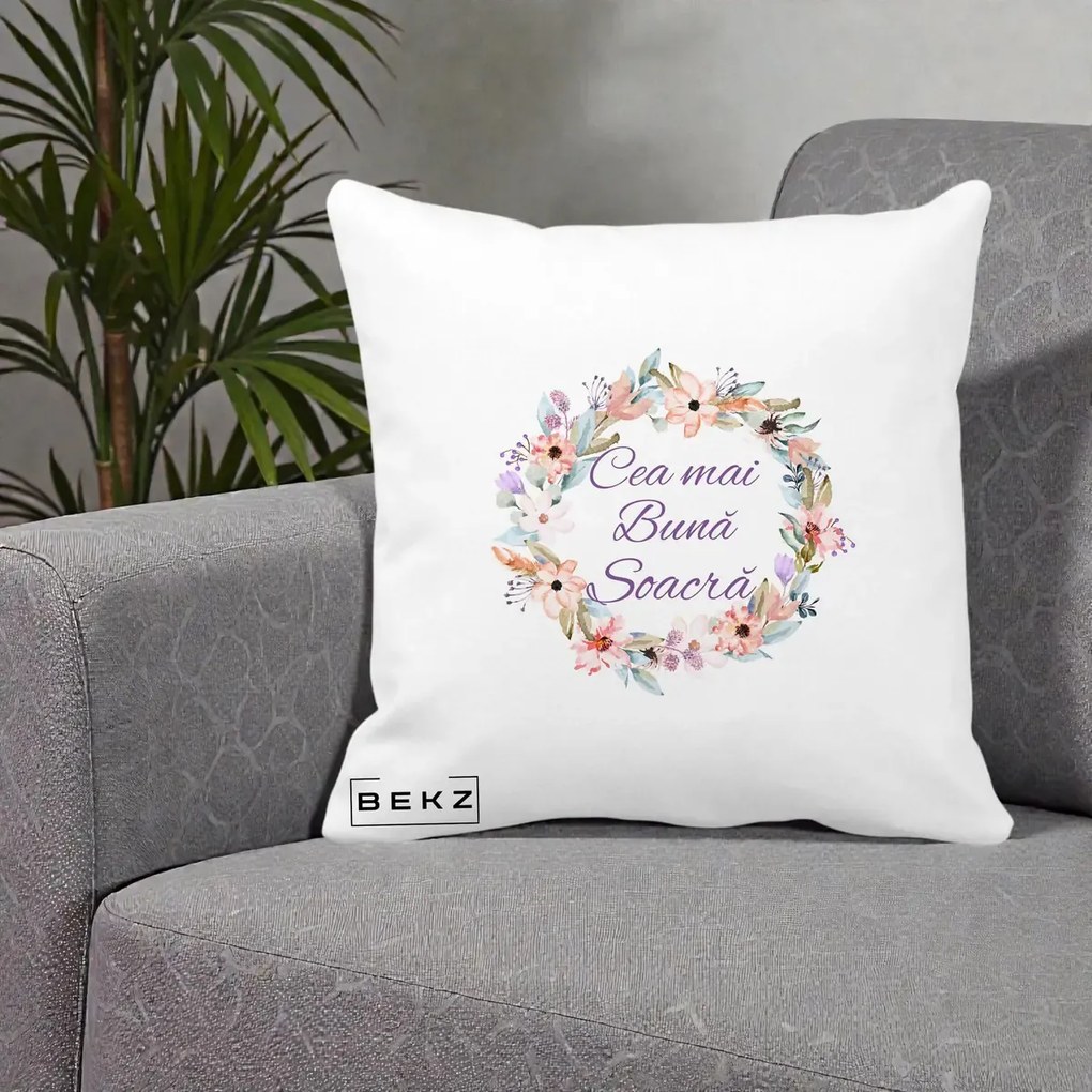 Cadou pentru Soacra - Perna Personalizata Cea mai Buna Soacra cu Coronita Flori Boho Pastel, 40x40 cm, Alba Mata, Husa Detasabila, Perna Inclusa, BEKZ®