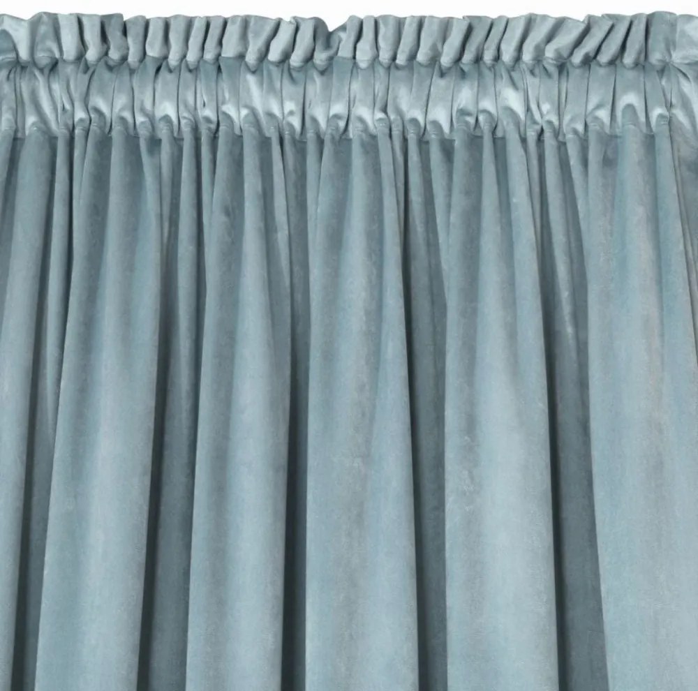Draperie de catifea albastru deschis, cu agățare pe bandă încrețită 140 x 270 cm