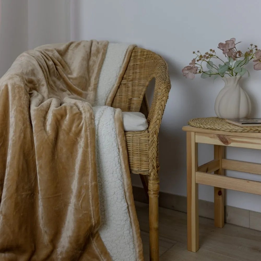 Pătură din microflanel cu imitație de mielușel
