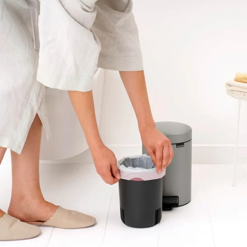 Cos de gunoi cu pedala Brabantia NewIcon 1010433, 3 l, Inchidere lenta, Baza antiderapanta, Gri deschis