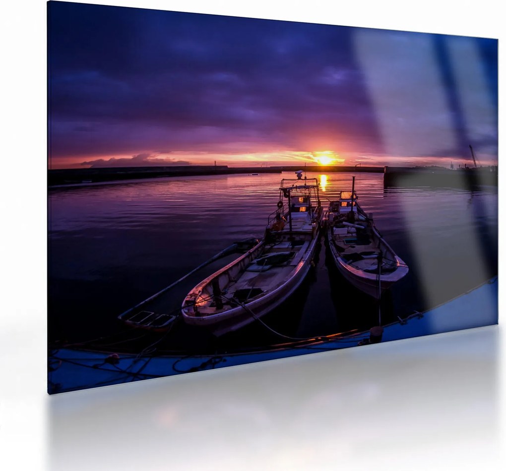Tablou pe sticlă cu barci pescărești în port (70x50 cm)
