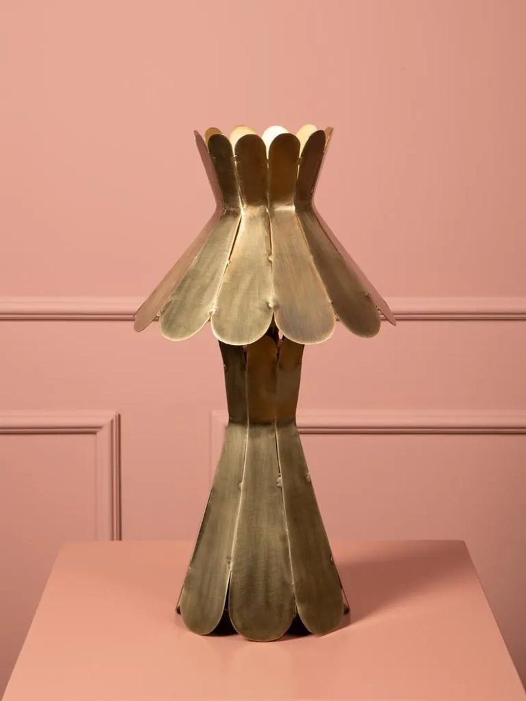 Lampă de masă din alamă antichizată, formă florală sculptată, finisaj vintage, 43×23 cm, „Corolle"