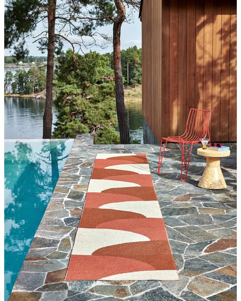 Covor tip traversă pentru interior și exterior cărămiziu 70x270 cm Hill Brick Rust – Pappelina