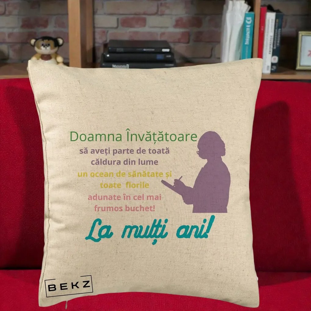 Cadou pentru Invatatoare - Perna Personalizata Doamna Invatatore La Multi Ani cu Silueta si Text Colorat, 40x40 cm, Bej, Husa Detasabila, Perna Inclusa, BEKZ®