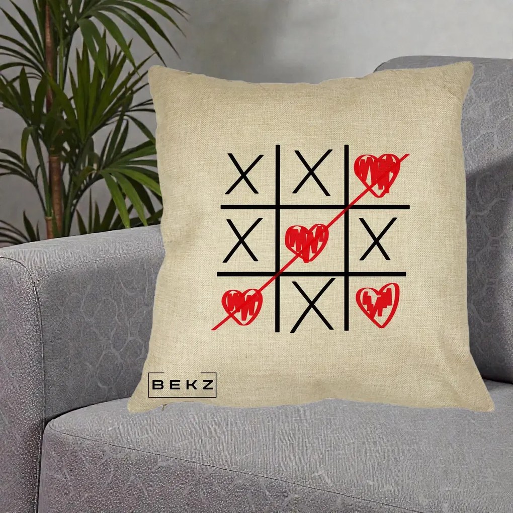 Cadou Romantic - Perna Personalizata Love Joc X si Inima cu Castigator Iubire, 40x40 cm, Crem, Husa Detasabila, Perna Inclusa, BEKZ®