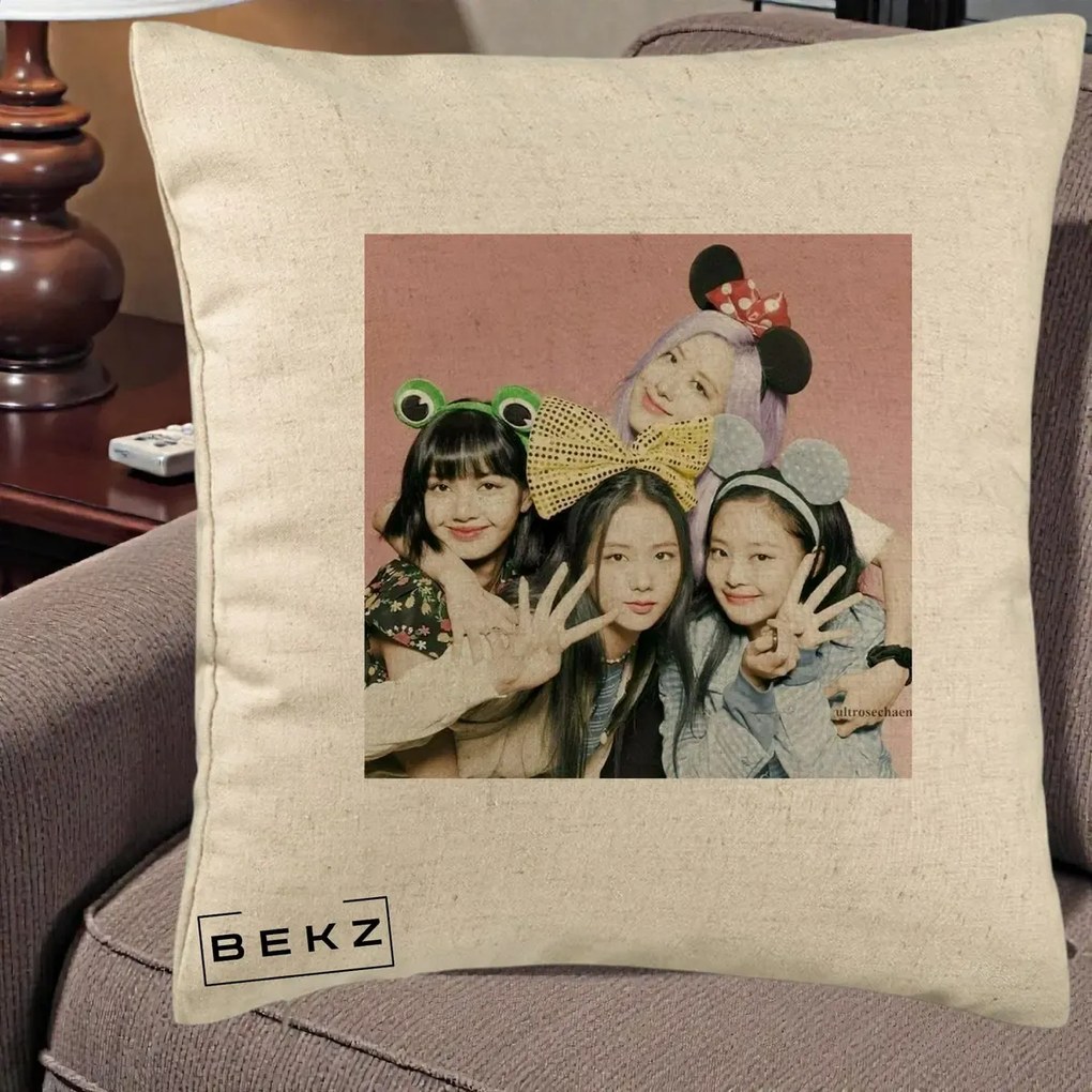 Perna Personalizata K-pop BLACKPINK Accesorii Haioase, 40x40 cm, Bej, Husa Detasabila, Perna Inclusa, BEKZ®
