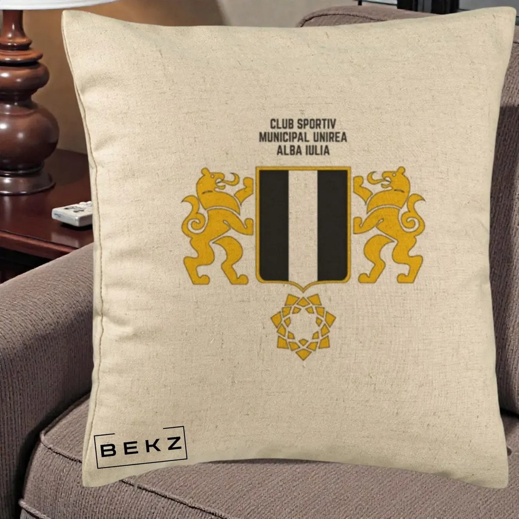 Perna Personalizata CSM Unirea Alba Iulia Fotbal, 40x40 cm, Bej, Husa Detasabila, Perna Inclusa, BEKZ®