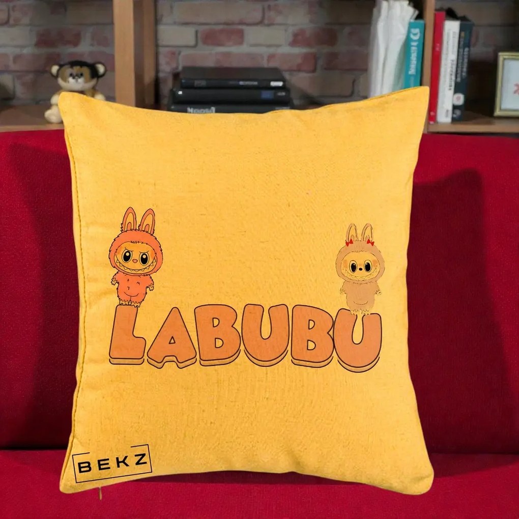 Perna Personalizata Labubu Duo Roz-Lila cu Text, 40x40 cm, Galben, Husa Detasabila, Perna Inclusa, BEKZ®