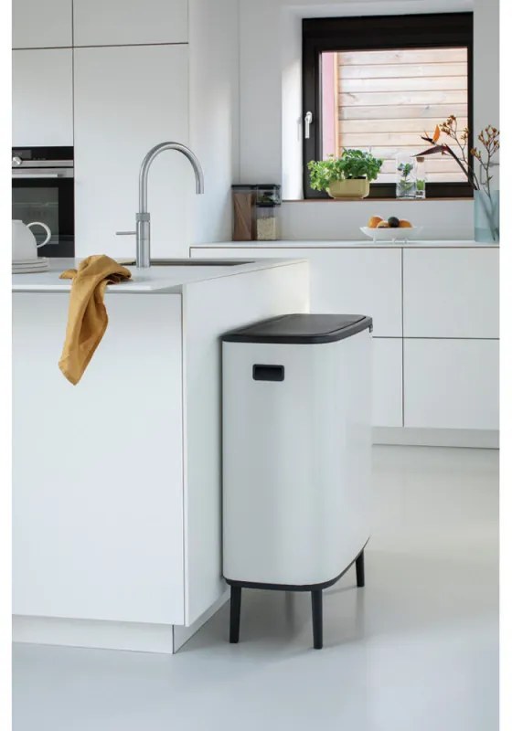Cos de gunoi Brabantia Bo Touch Hi 1001259, 60 L, Deschideri laterale pentru transport, Picioare reglabile, Alb