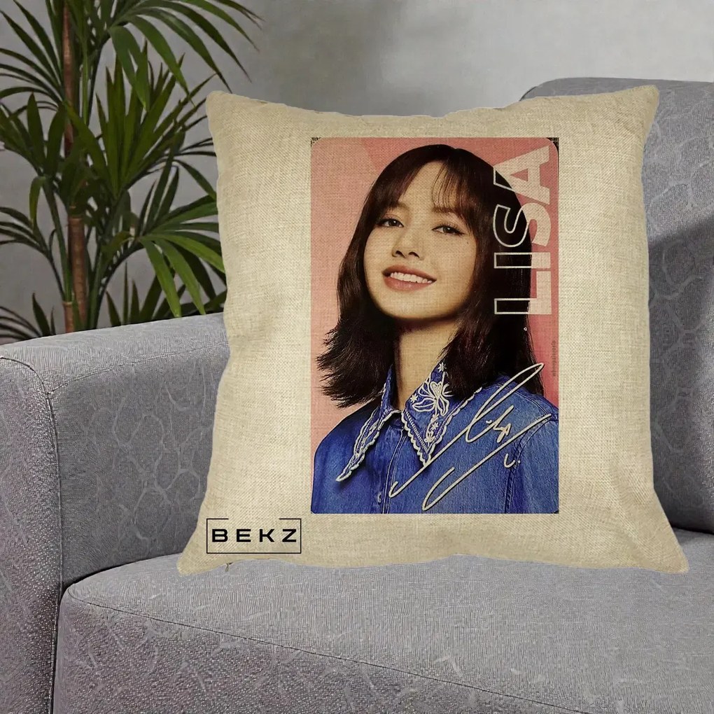Perna Personalizata K-pop BLACKPINK Lisa cu Semnatura, 40x40 cm, Crem, Husa Detasabila, Perna Inclusa, BEKZ®