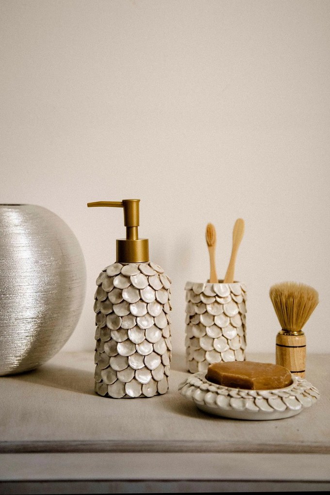 Set de Baie Lux Lindy, Crem, Dozator de sapun, Perie, Suport de periuta de dinti, Sapuniera, Coș de Gunoi