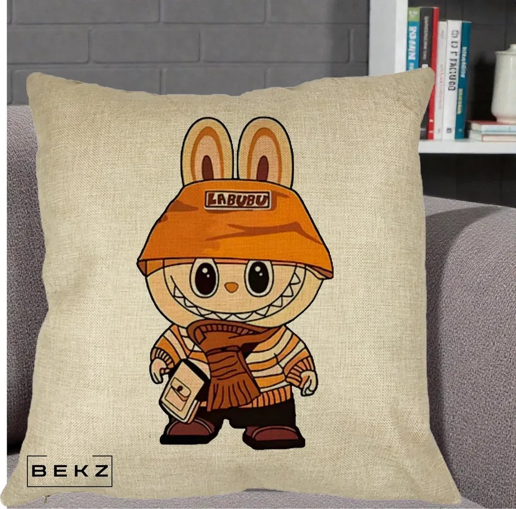 Perna Personalizata Labubu Streetwear Portocaliu, 40x40 cm, Crem, Husa Detasabila, Perna Inclusa, BEKZ®