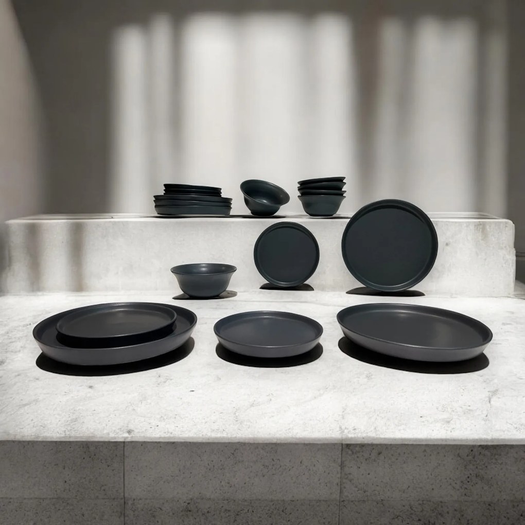 Set Farfurii Vulcano CARBON 18 piese (6 farfurii 25cm, 6 farfurii 20cm, 6 boluri 450ml)