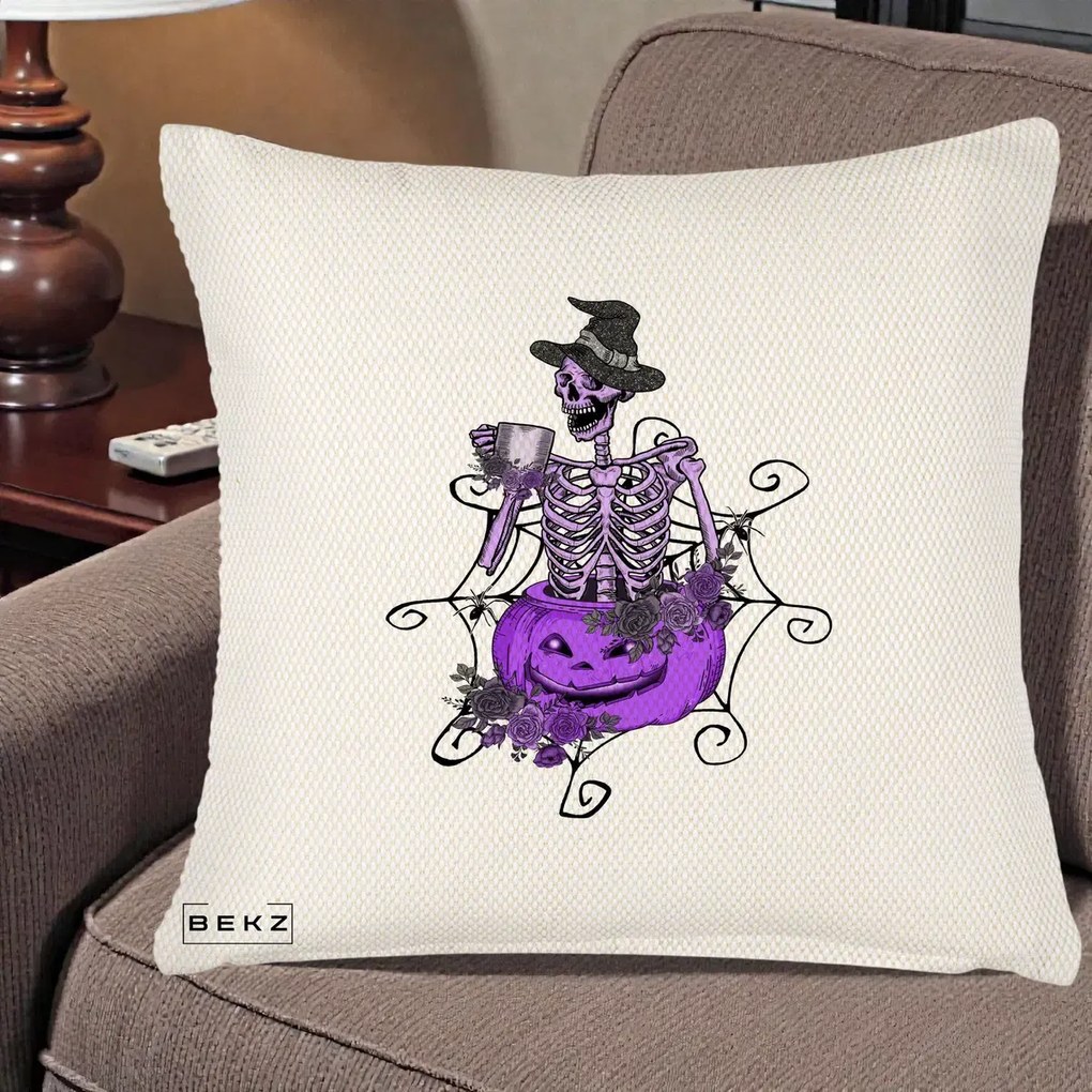 Perna Decorativa Schelet Vrajitor cu Dovleac Violet Halloween, 40x40 cm, Crem Reliefat, Husa Detasabila, Perna Inclusa, BEKZ®