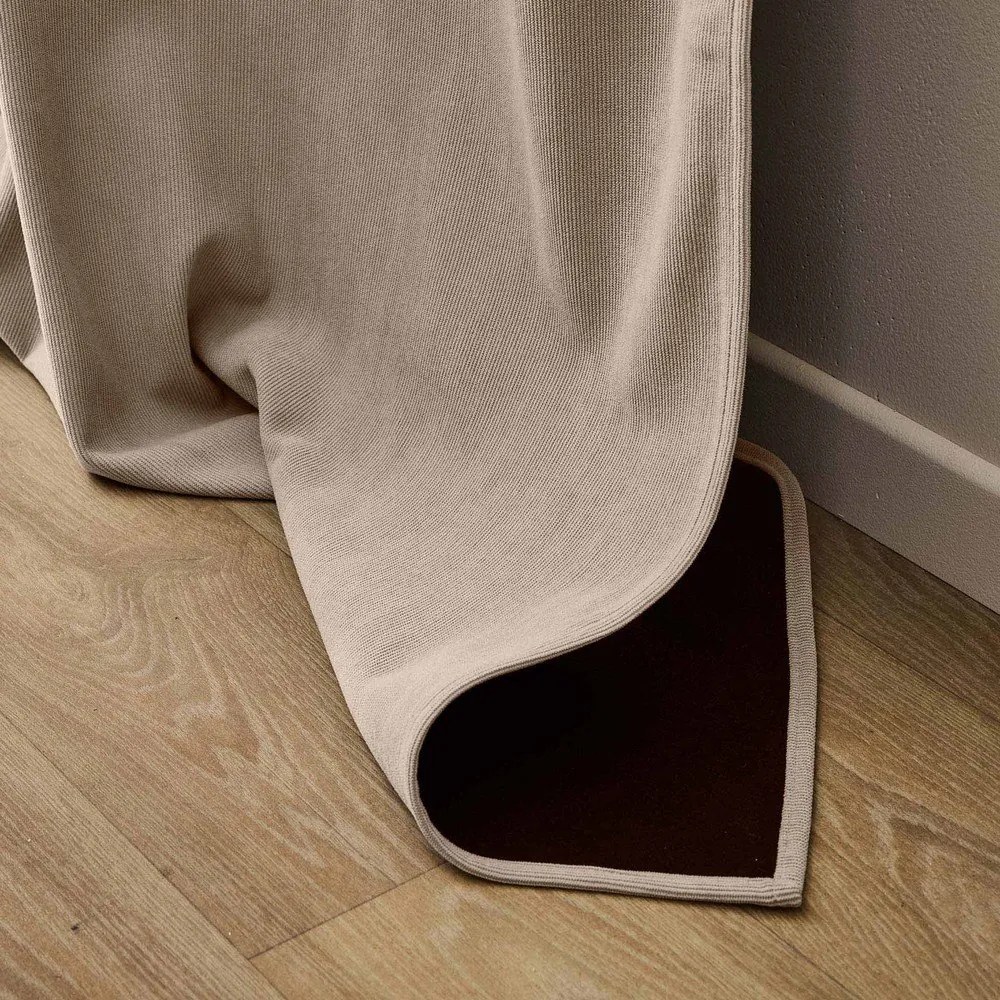 Draperie maro termoizolantă din catifea reiată 140x260 cm Madison – douceur d'intérieur