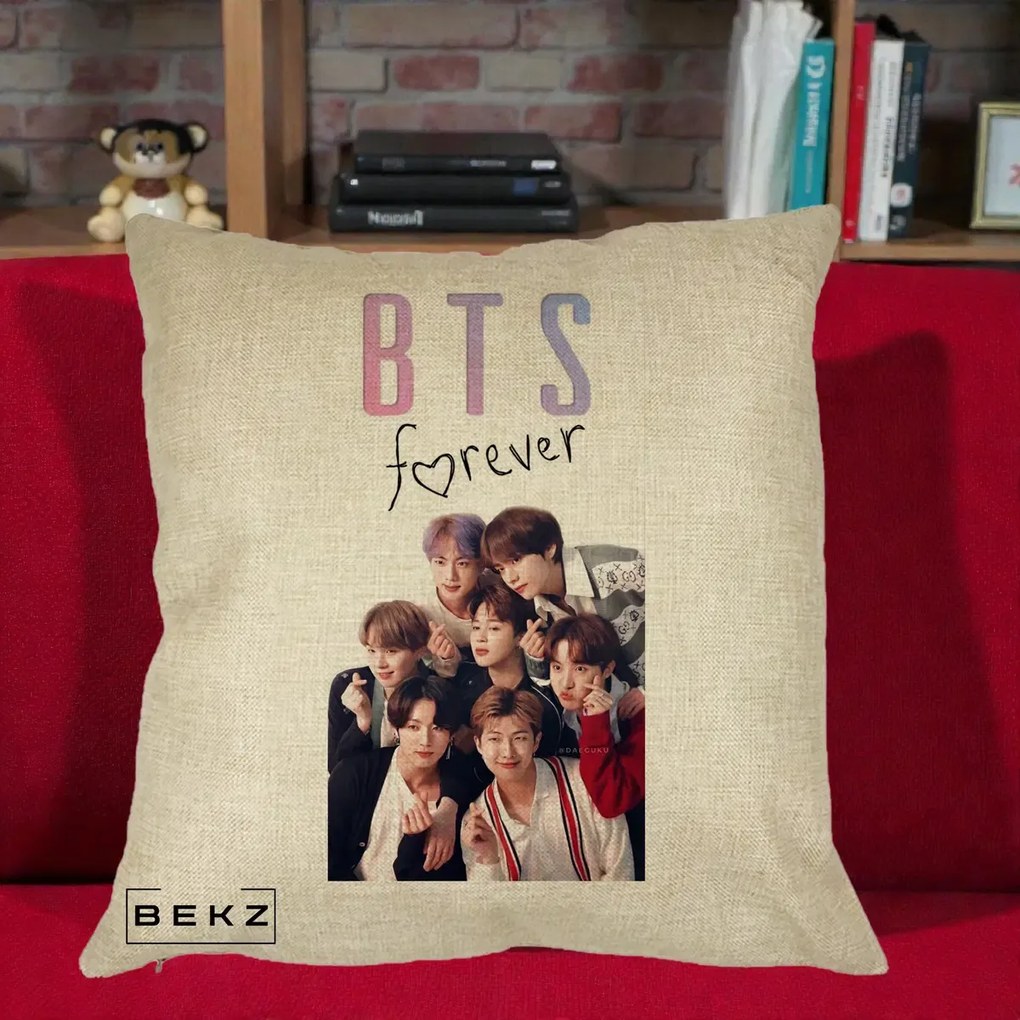 Perna Personalizata K-pop BTS Forever cu Foto Grup Negru, 40x40 cm, Crem, Husa Detasabila, Perna Inclusa, BEKZ®