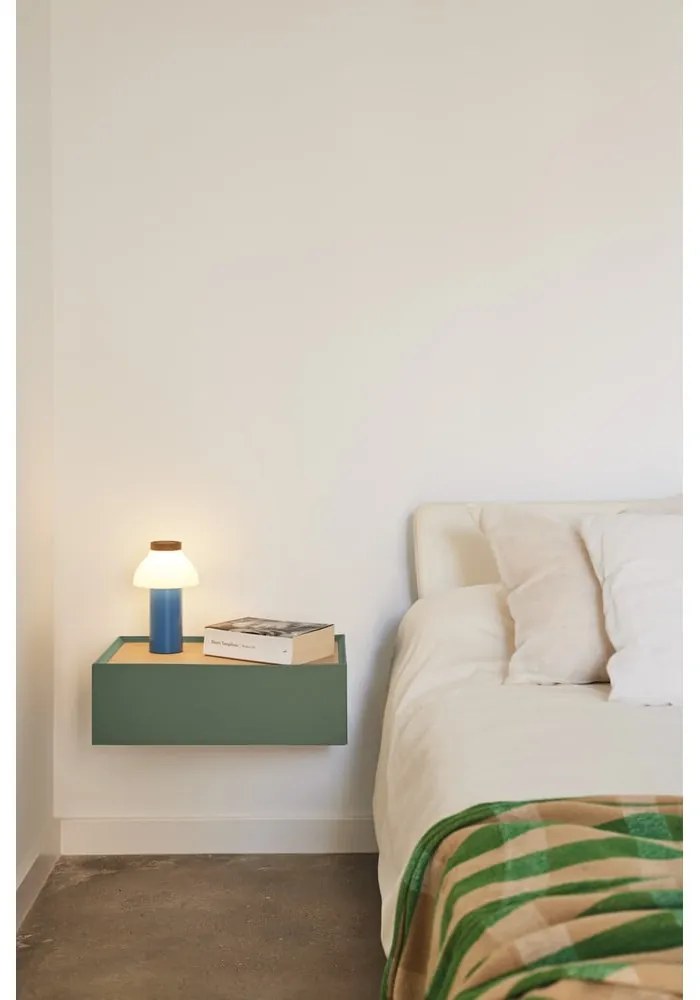 Noptieră verde suspendată cu blat cu aspect de lemn de stejar Arista – Teulat