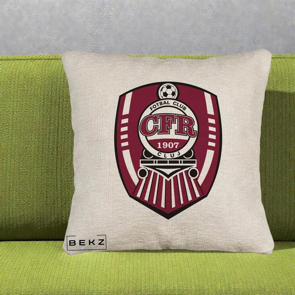 Perna Personalizata CFR Cluj Fotbal Club 1907, 40x40 cm, Bej Canapea, Husa Detasabila, Perna Inclusa, BEKZ®