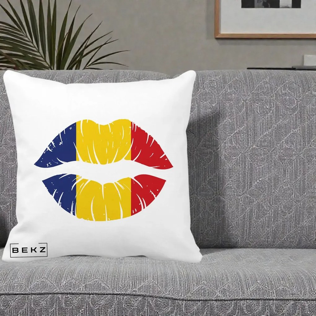 Perna Personalizata Buze Tricolor Romania, 40x40 cm, Alba Mata, Husa Detasabila, Perna Inclusa, BEKZ®